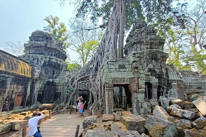 Private Angkor Wat Exploring Tour (Sunset or Sunrise) - Stop 1: Angkor Wat Galleries and the Climb to the Central Towers
