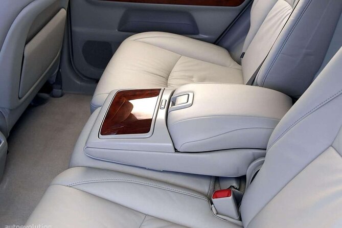 Private Car From Phnom Penh to Siem Reap - Your driver: friendly, professional, and worth leaning on