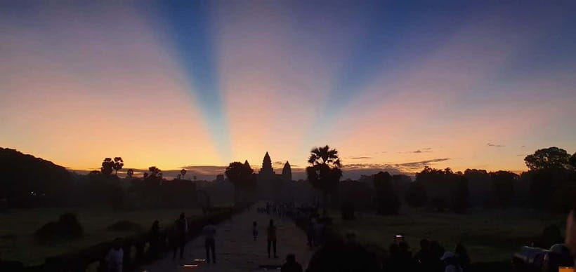 Seat-In-Coach: Small Circuit tour with Sunrise at Angkor Wat - Getting Up Before Dawn: Pickup, Timing, and Sunrise Strategy