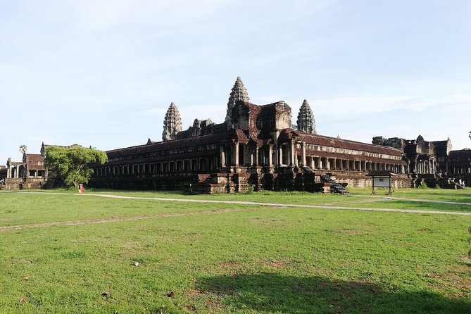 Shared Tour to Angkor Wat, Bayon and Ta Prohm Temples - Getting from Siem Reap: pickup, tuk-tuk vs minivan, and keeping your day sane
