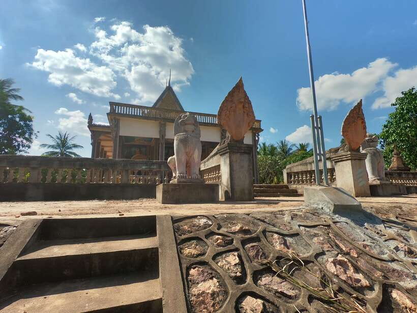 Siem Reap: 6-Hour Easy Rider Motorbike Tour - What to pack so the day feels good, not grueling
