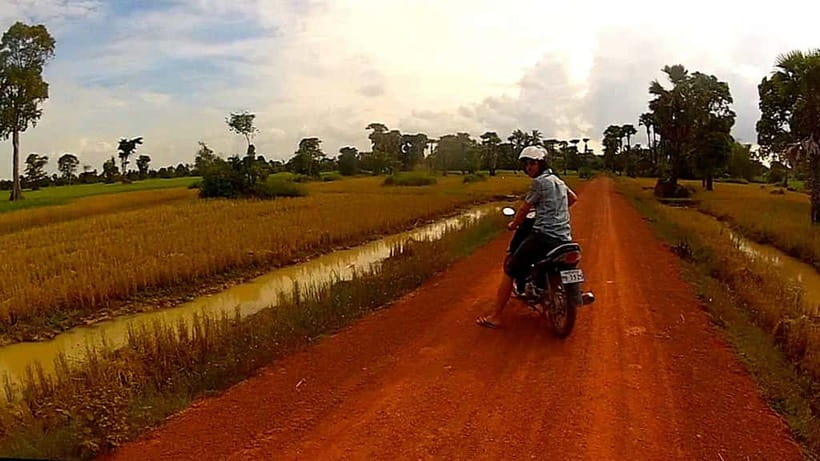 Siem Reap: 6-Hour Easy Rider Motorbike Tour - Pickup, safety briefing, and the pace you’ll actually feel