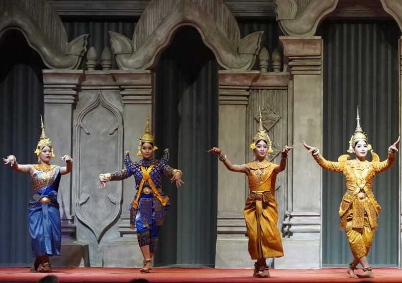 Siem Reap: Amazon Angkor Buffet Traditional Fairy Dance Show - Live Cooking Stations: Watching the Meal Get Made