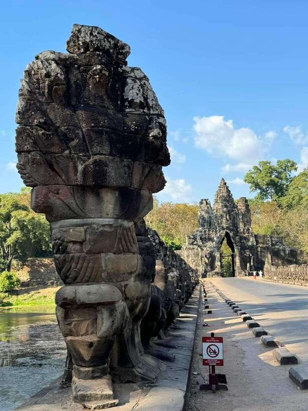 Siem Reap: Angkor Full-Day Group Tour with Japanese Guide - Angkor Thom: South Gate, Bayon smiles, and Baphuon viewpoints