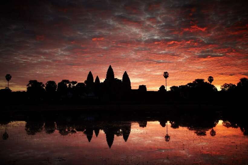 Siem Reap: Angkor Sunrise 1- or 2-Day Guided Temples Tour - Day 1: Pre Rup, Banteay Srei, and a Grand Circuit sunset