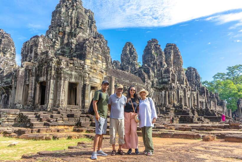 Siem Reap: Angkor Sunrise Jeep Tour / SUV Car Available - Srah Srang and Lunch: A Necessary Reset Before the Return