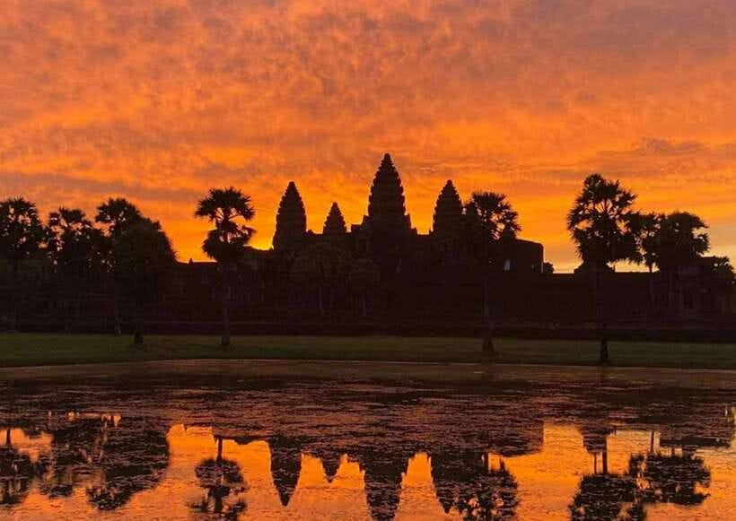 Siem Reap: Angkor Wat Private Tour by Tuk-Tuk - Guides at the temples: when to hire one and how it helps