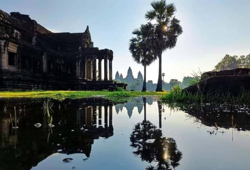 Siem Reap: Angkor Wat Small-Group Day Tour - Victory Gate Photo Stop: A Quick Moment That Helps You Orient