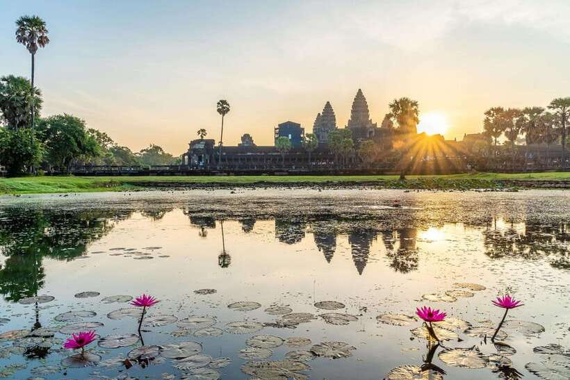 Siem Reap: Angkor Wat: Small-Group Sunrise or Sunset Tour - Small-group pacing, AC comfort, and guide-led timing