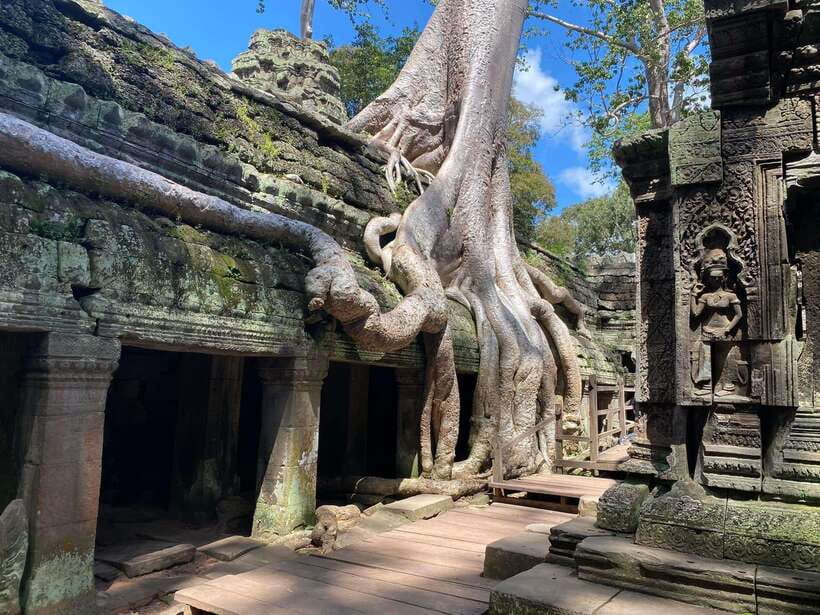 Siem Reap: Angkor Wat Sunrise and Full-Day Sightseeing Tour - Sunrise at Angkor Wat: what the early alarm really buys you
