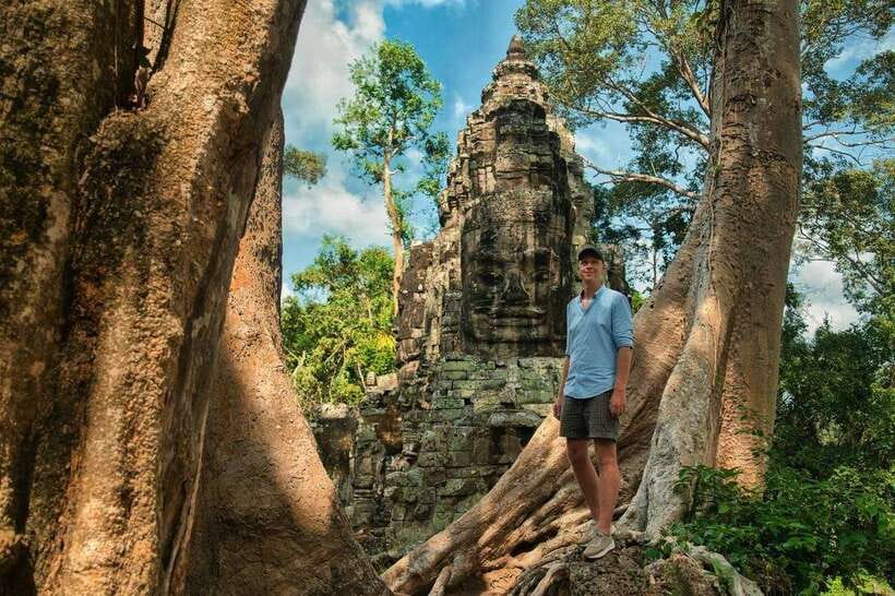 Siem Reap: Angkor Wat Sunrise or Sunset Guided Tour - Tonle Om Gate to Bayon: from southern gates to smiling faces