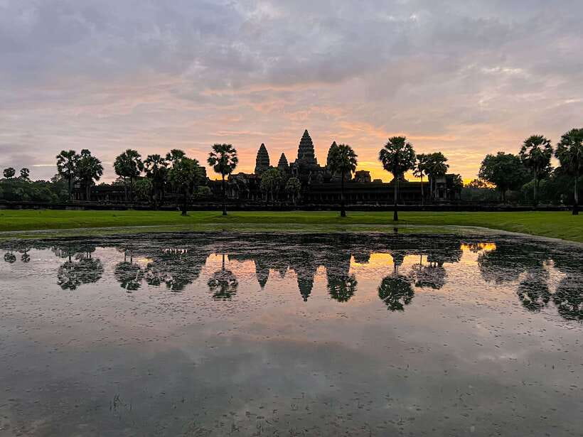 Siem Reap: Angkor Wat Sunrise Small Group tour and Breakfast - Baphuon, terraces, and the best way to view the details