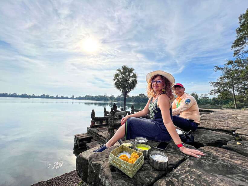 Siem Reap: Angkor Wat Sunrise Tour via Tuk Tuk & Breakfast - Siem Reap local market stop: what to sample and how to shop smart