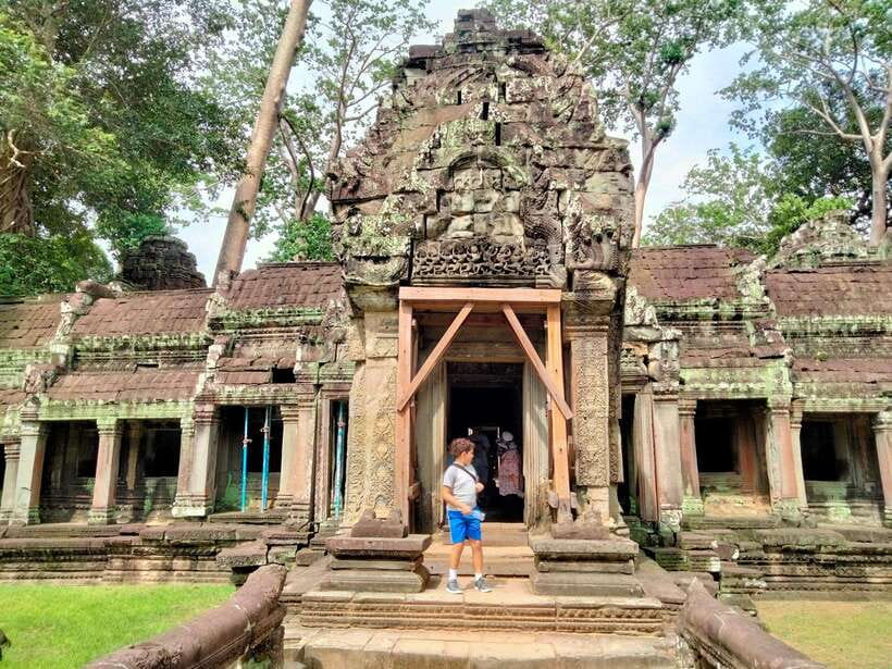 Siem Reap: Angkor Wat Tour Explore The Most Iconic Temples - Practical Tips: Dress Code, Shoes, and Cash