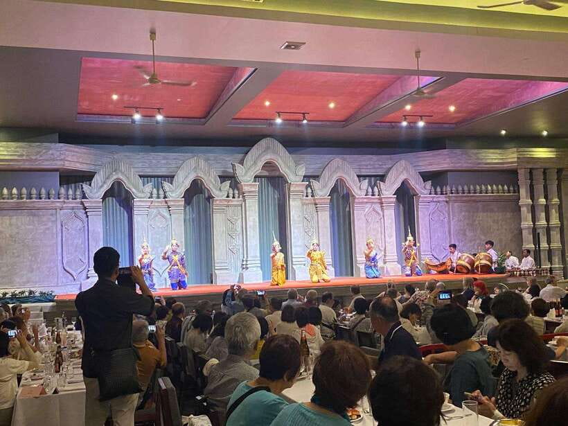 Siem Reap: Apsara Dance Show & Dinner with Tuk-Tuk Transfers - Drinks and Payment: Small Detail, Big Impact