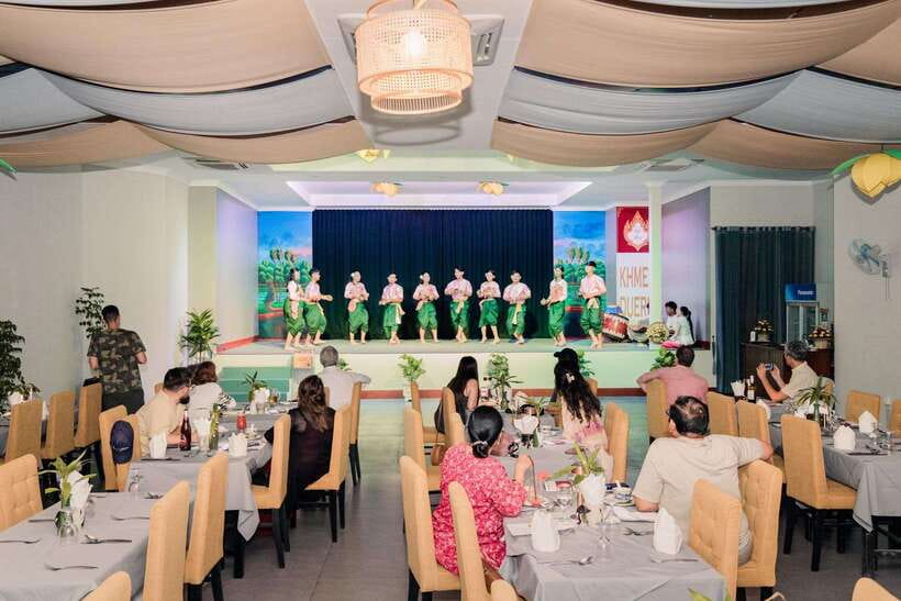Siem Reap: Dinner and Traditional Show with Hotel Transfer - Seating and room comfort: where your experience can swing