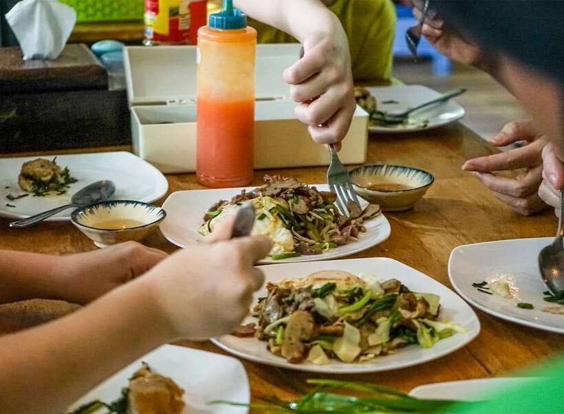 Siem Reap: Evening Food Tour with 10 Local Tastings - Phum Nom Banh Chok: Noodle Soup Lessons With Chicken Curry and Fish Soups