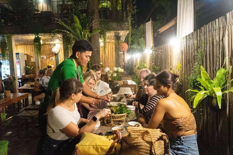 Siem Reap: Evening Food Tour with 10 Local Tastings - The 5:00 pm Pickup and How the Tuktuk Dayplan Feels