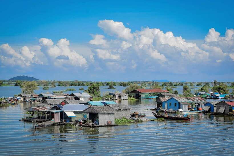 Siem Reap: Floating Village Half-Day Tour - The crocodile and fish farm stop: local trades with an ethical heads-up