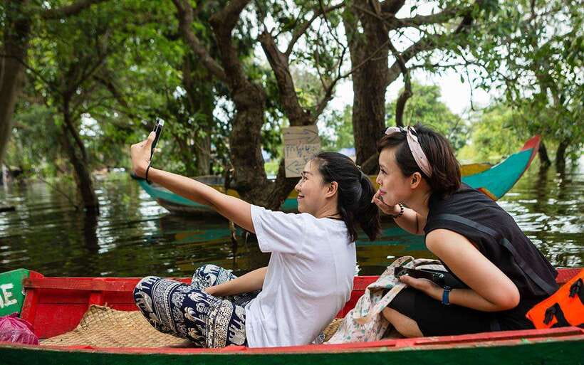 Siem Reap: Kompong Phluk Floating Village Half-Day Tour - Kampong Phluk Village: The Motorboat Ride Past Stilted Homes