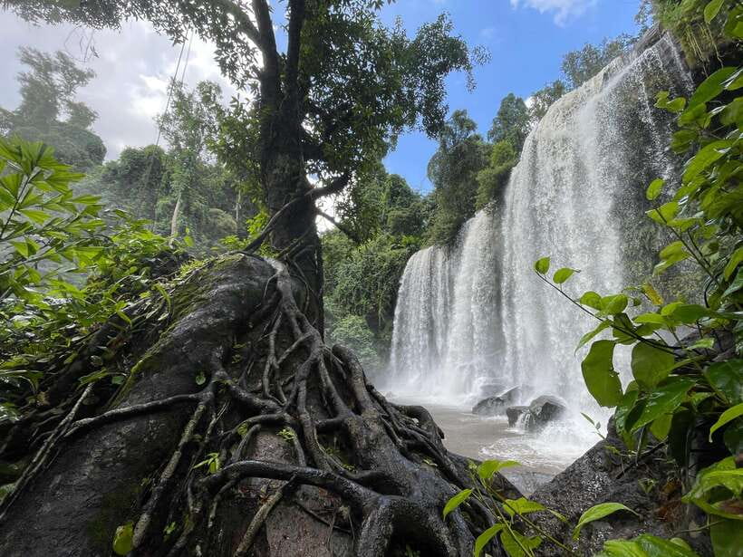 Siem Reap: Kulen Waterfall and Banteay Srei Exploration - Preah Ang Thom Pagoda: The Reclining Buddha Carved Into Sandstone