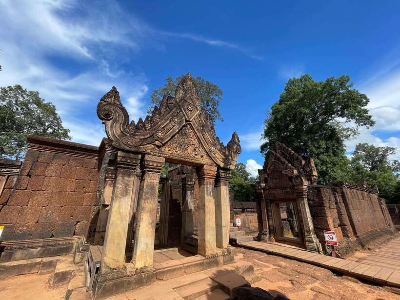 Siem Reap: Kulen Waterfall and Banteay Srei Exploration - Peng Chruonh and the Amazing Cliff: Ridge Views Without the Noise