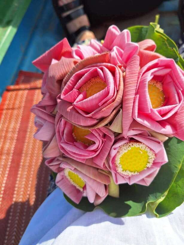 Siem Reap Lotus Silk Farm Discovery tour & Lake experience - The tea break and boutique time: what to do with your new knowledge