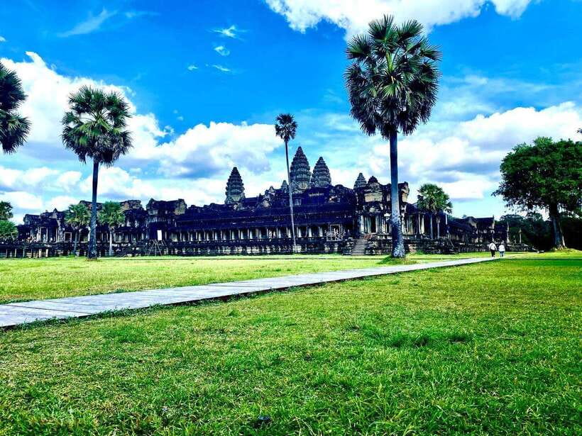 Siem Reap: Private Angkor Wat & Bakheng Mountain Sunset Tour - Key highlights before you go