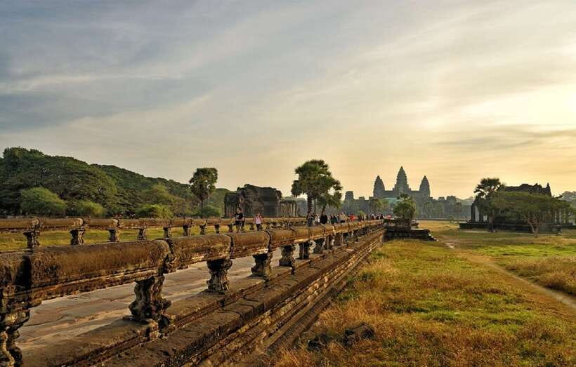 Siem Reap: Private Angkor Wat & Bakheng Mountain Sunset Tour - Price and value: $59 plus the reality of the one-day pass