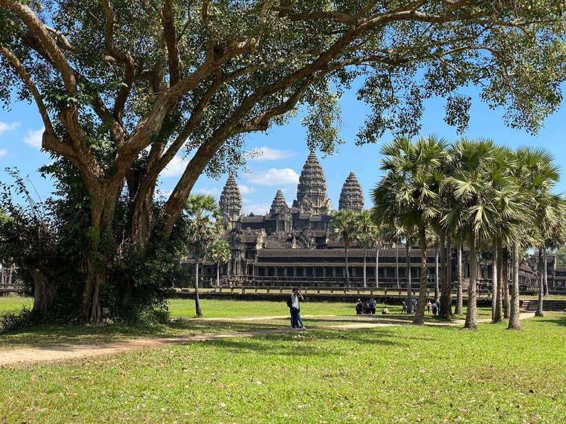 Siem Reap: Private Angkor Wat & Bakheng Mountain Sunset Tour - How this private format changes the Angkor experience