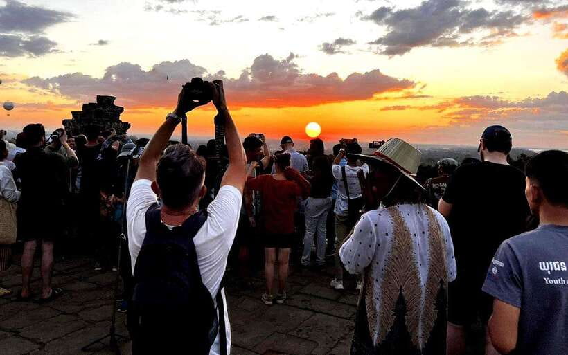 Small-Group Full Day Angkor wat Guide tour with Sun set - Key highlights to look forward to