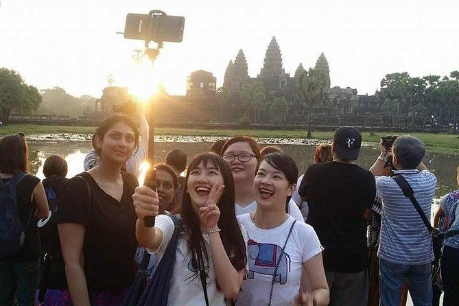 Sunrise Tour of Angkor Temples from Siem Reap - The meal stop: using the local restaurant break wisely